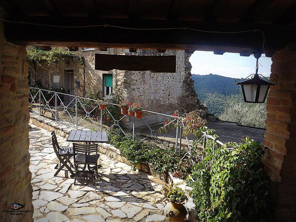 Castello Di Cisterna Gaglietole Exterior foto