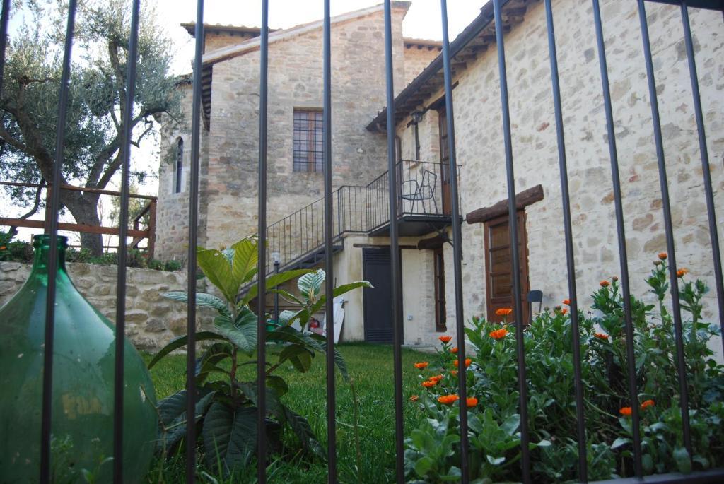 Castello Di Cisterna Gaglietole Exterior foto