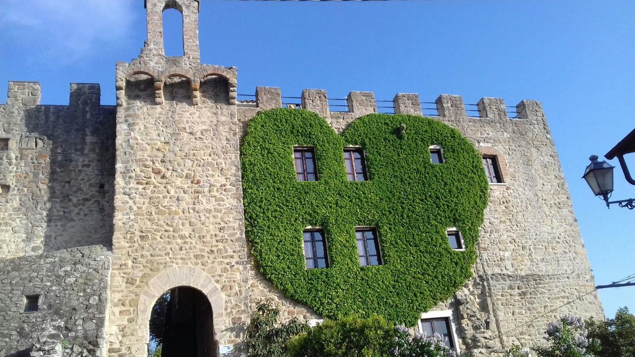 Castello Di Cisterna Gaglietole Exterior foto