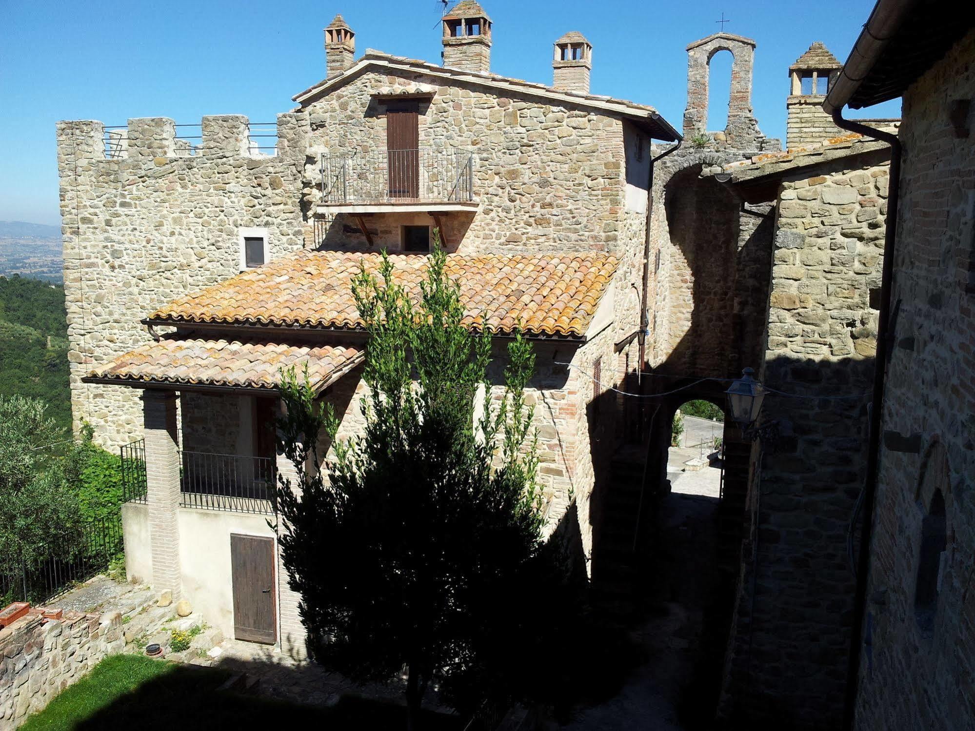Castello Di Cisterna Gaglietole Exterior foto